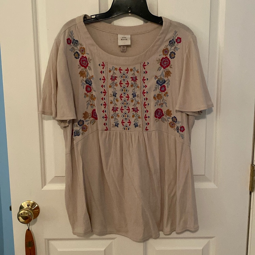 Short Sleeved Floral Embroidered Top